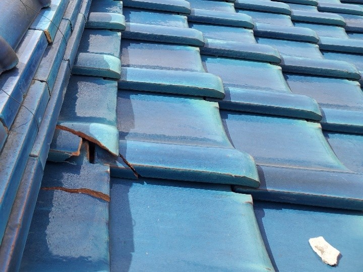 割れてしまった棟瓦