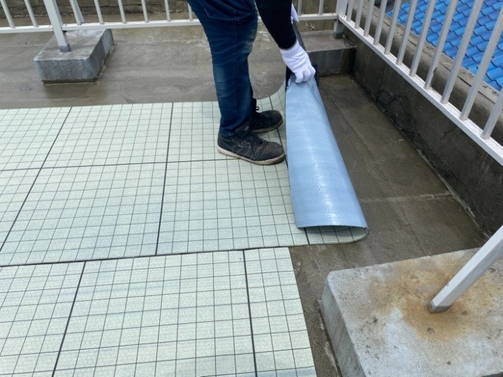 通気緩衝シートの敷設