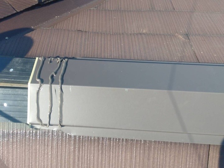 新規棟板金の仮置きと取り付け