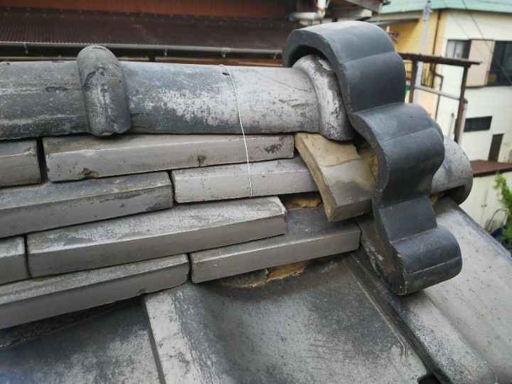 棟端部の漆喰欠損