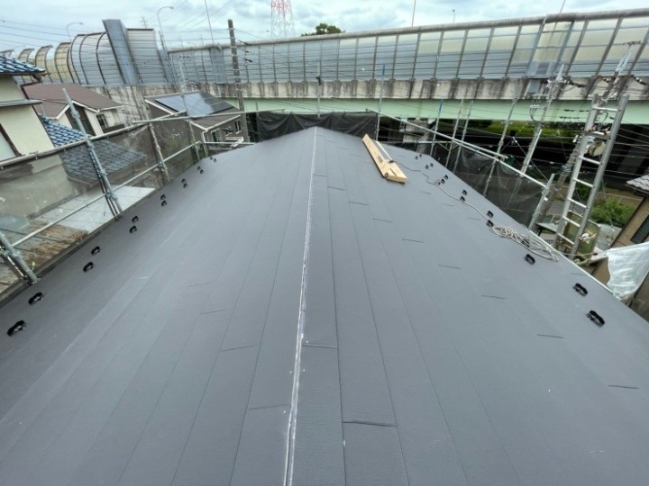 スーパーガルテクト本体の葺き上げ