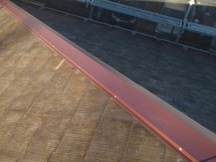 新しい棟板金の取り付け