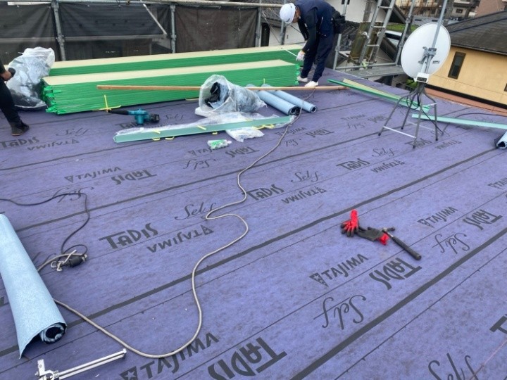 ルーフィング（防水紙）の敷設