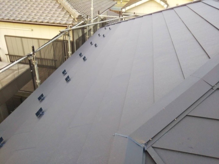 スーパーガルテクト本体の施工