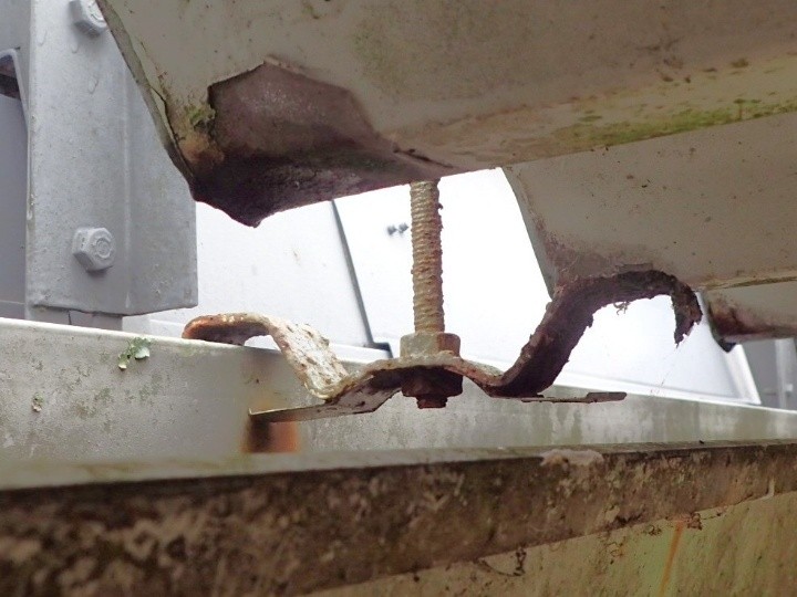 雨樋への負荷が大きい状態