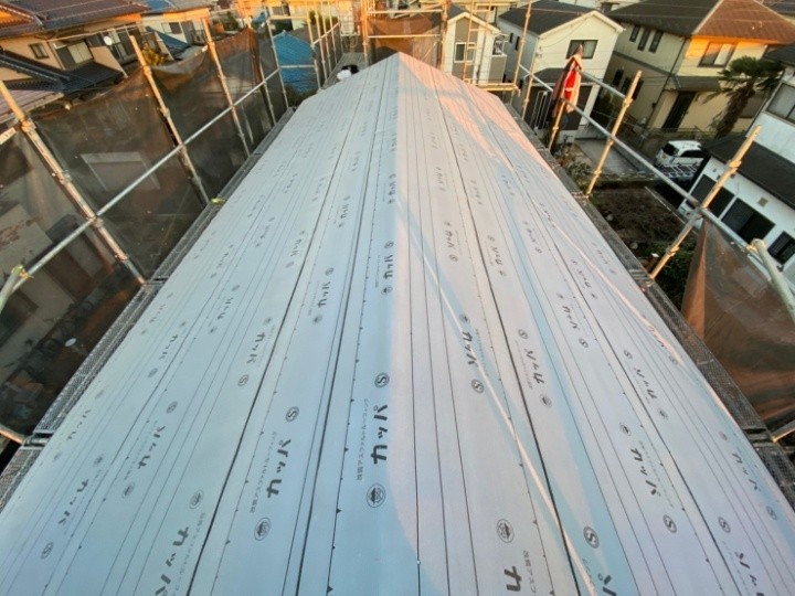 防水紙（改質アスファルトルーフィング）の敷設