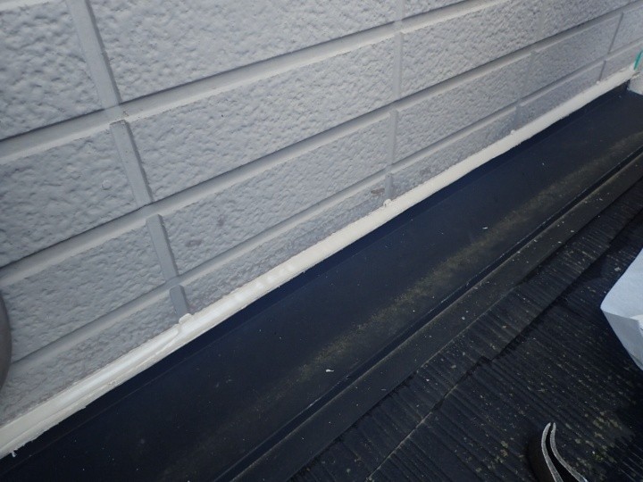 コーキング充填と仕上げ