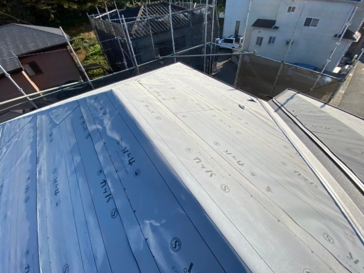 ルーフィング（防水紙）の敷設