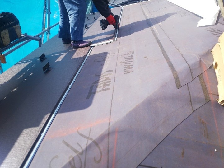 ルーフィング（防水紙）の敷設