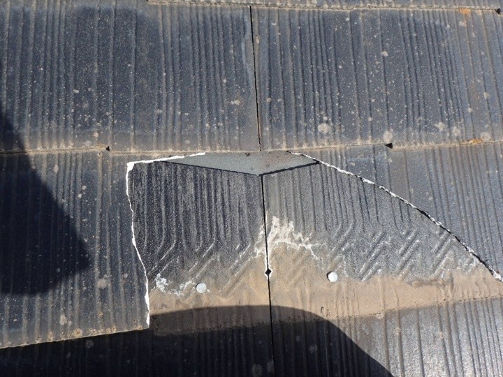 屋根材の割れ