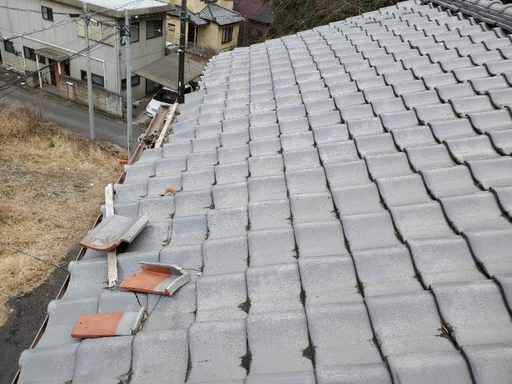 軒先瓦の飛散と破損