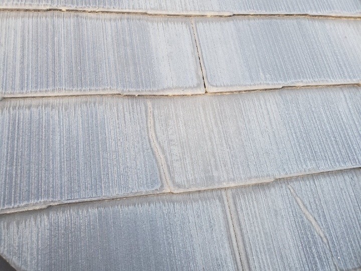 スレートの細かなひび割れ