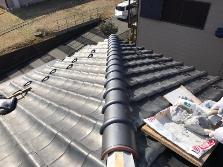 7寸丸瓦の設置とビス固定