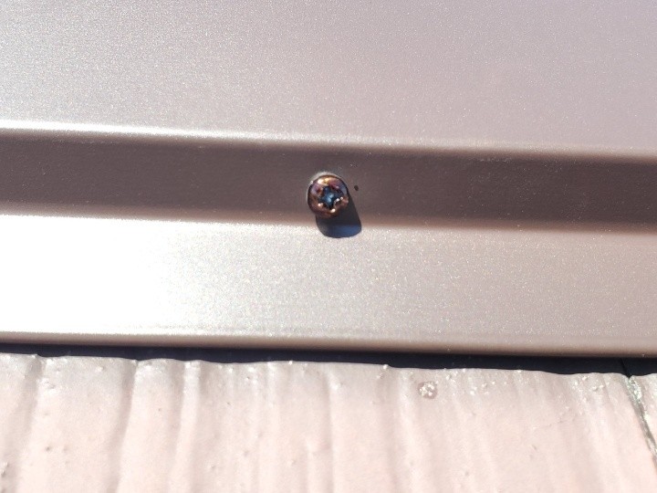 仕上げのビス固定