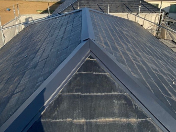 新しい棟板金の取り付け