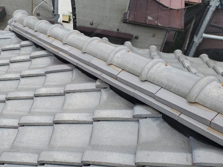 冠瓦の固定と仕上げ