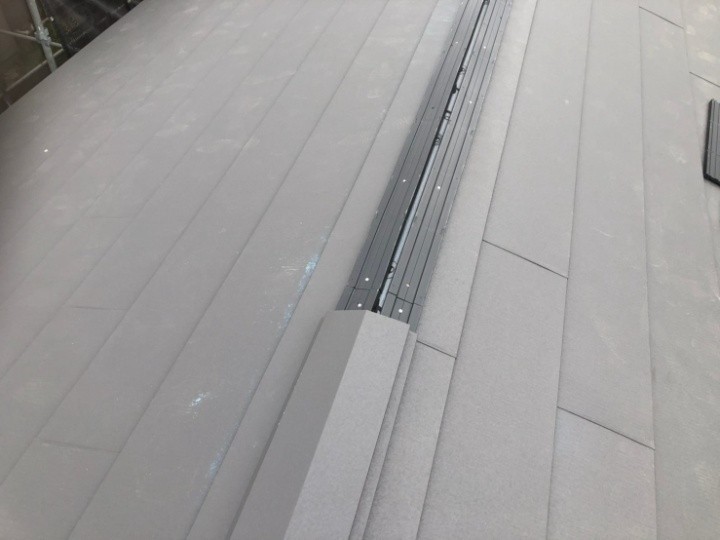 棟板金の設置と仕上げ