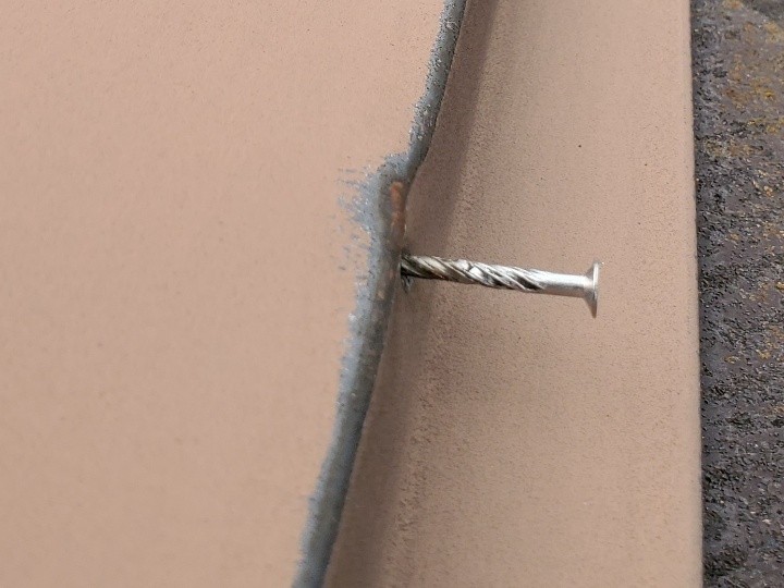 浮いた釘による固定力低下