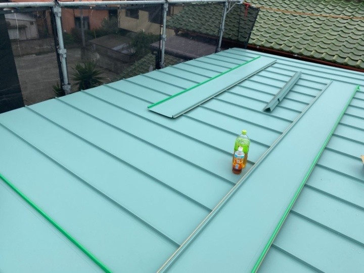 スタンビー屋根材の設置