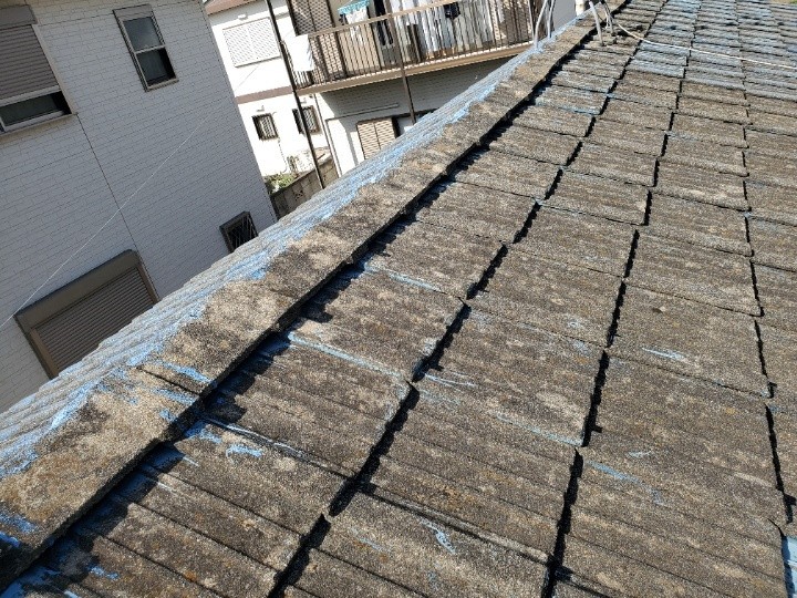 棟部分の歪みと浮きを確認