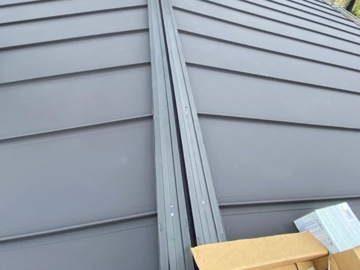 棟板金下地のタフモック設置