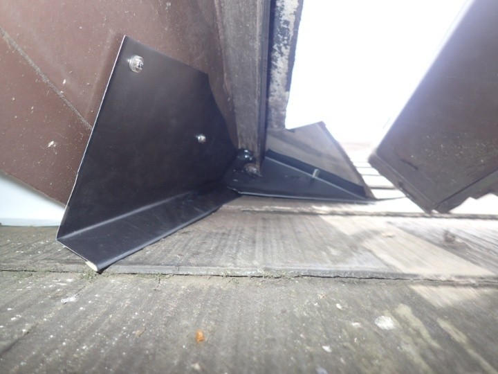 追加カバー板金の取り付け