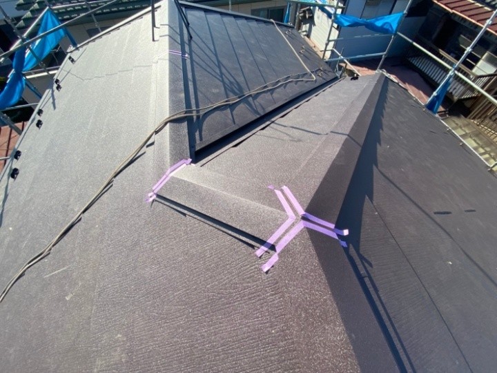 棟板金の取り付けと仕上げ