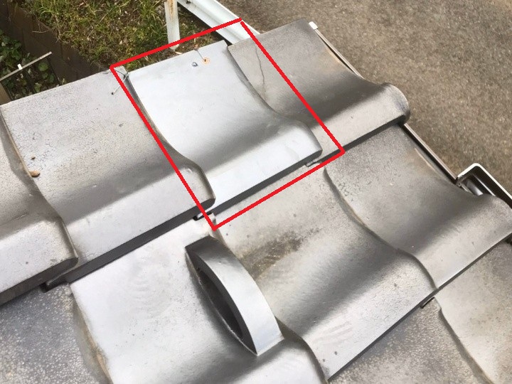 割れていた袖瓦の差し替え