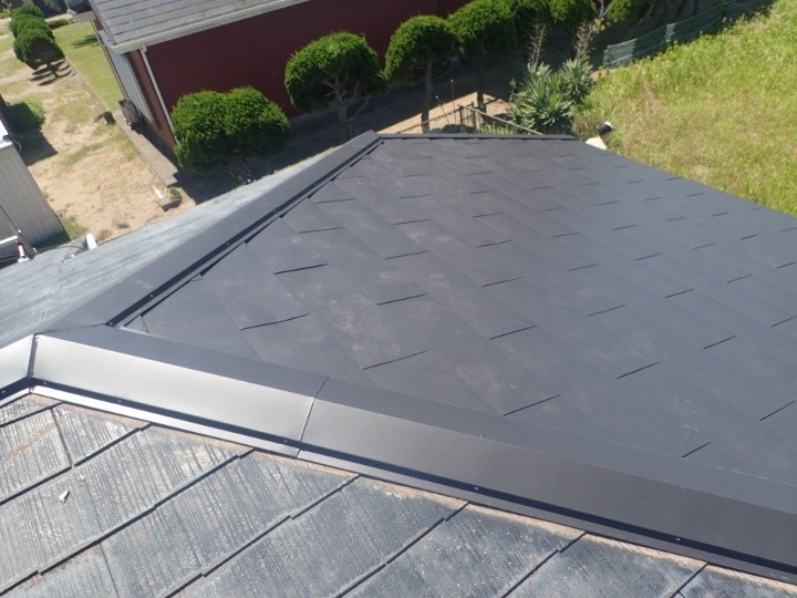 棟板金の設置と防水処置