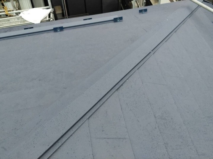 棟板金の設置と仕上げ