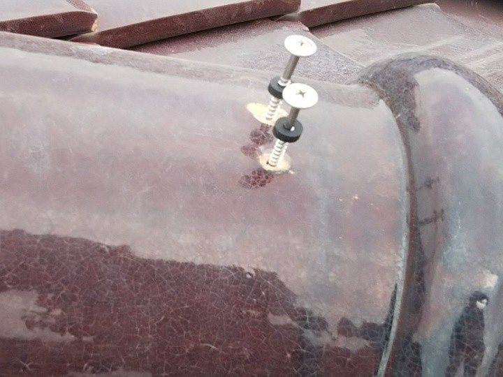 パワースタンビスによる棟瓦の固定