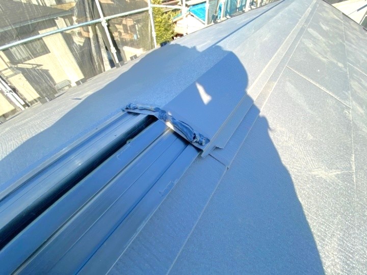 棟板金の下地と板金設置