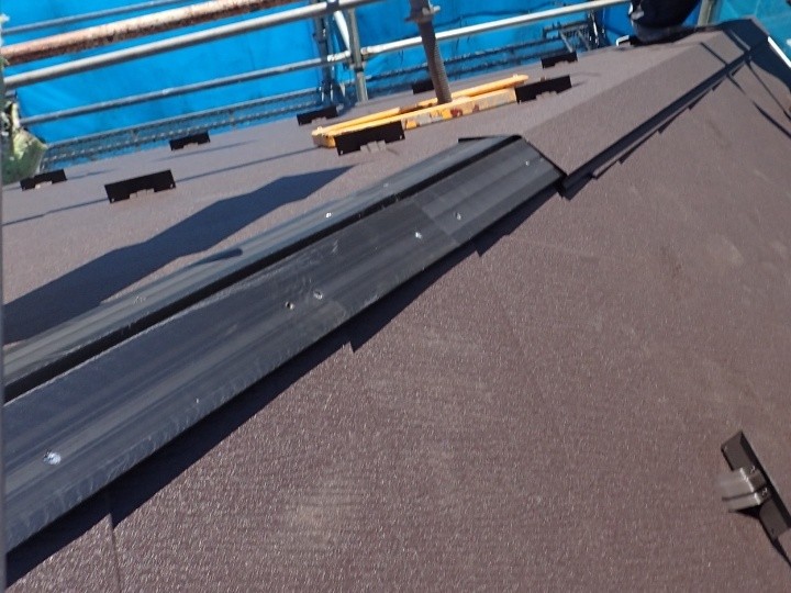 棟板金の取り付け