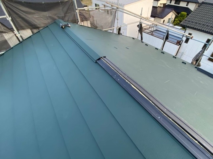 役物（棟板金など）の取り付け