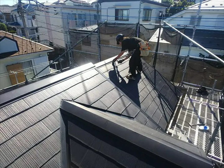 棟板金交換工事の様子