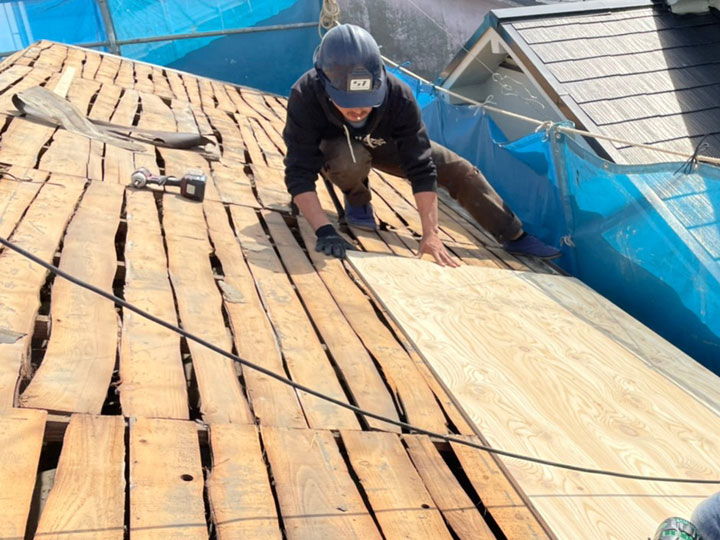 野地板の増し張り中