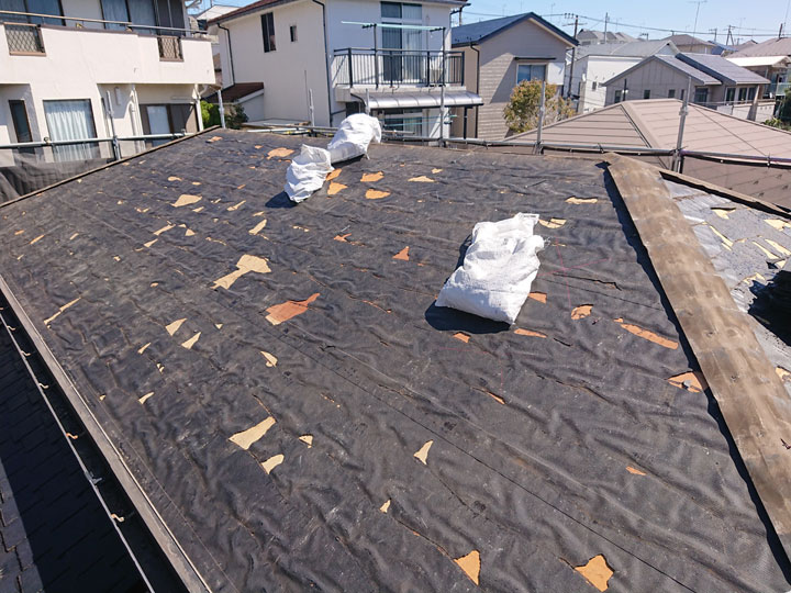 劣化したルーフィング