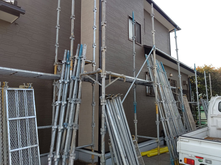 仮設前の足場