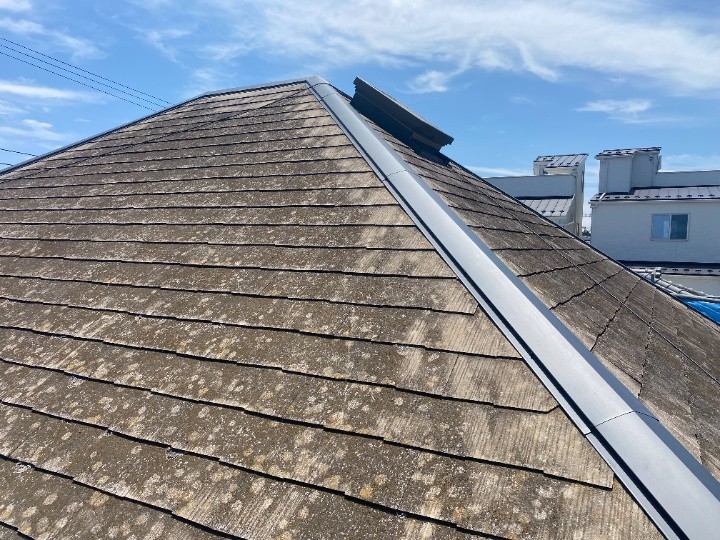 飛散した棟板金へ腐食に強い樹脂製貫板を採用して棟板金交換工事を実施