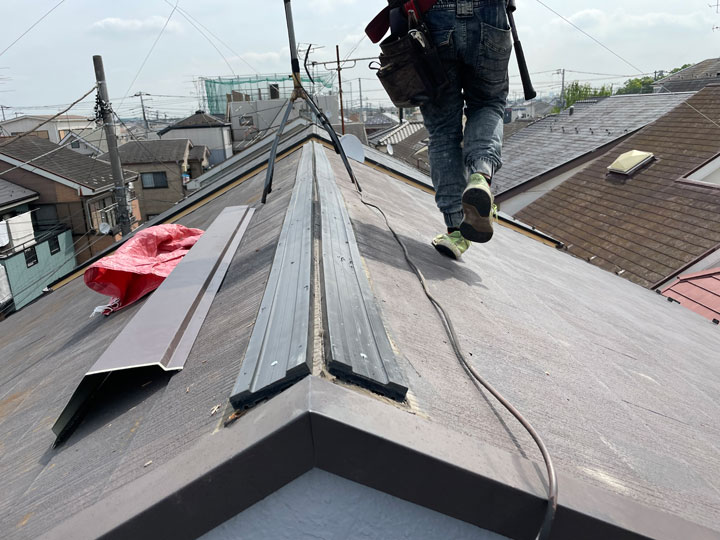 屋根の「役物」とは？板金役物の役割と同質役物の特徴を解説