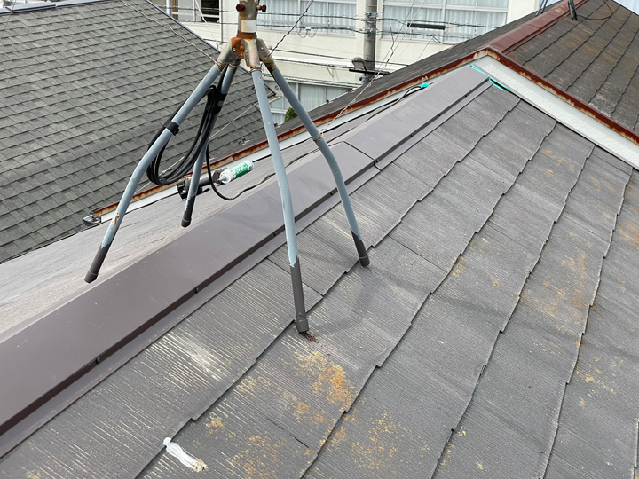 プロによる棟板金の施工