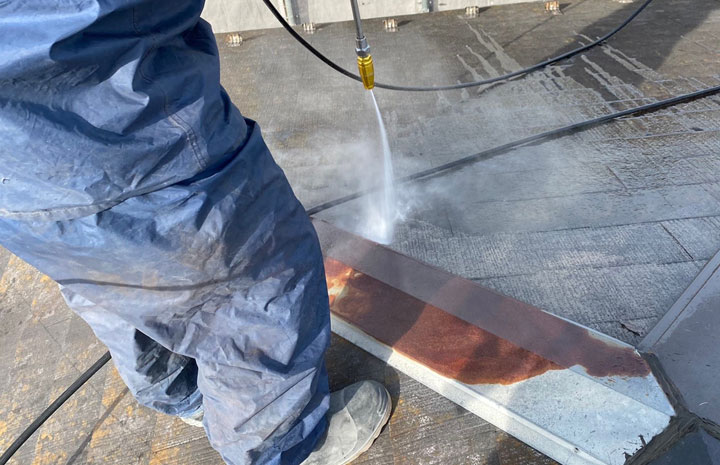 高圧洗浄で下地を整える