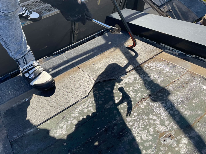 屋根の張替え費用はいくら？相場と価格が変わるポイントを解説