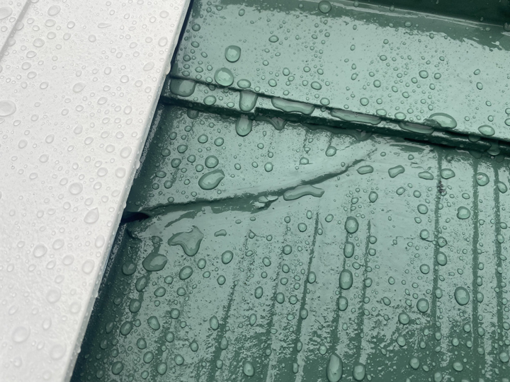 屋根塗装で撥水性を回復！