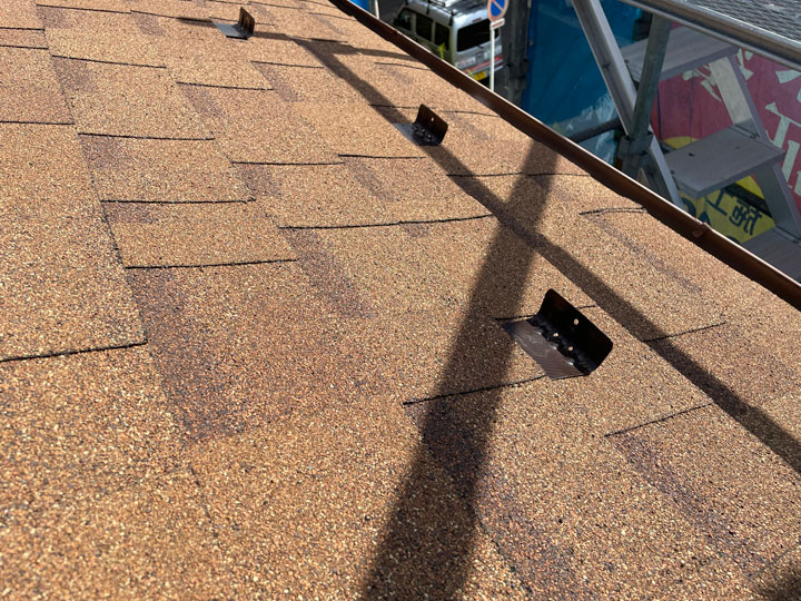 アスファルトシングル屋根とは？特徴・メリット・リフォーム費用を解説