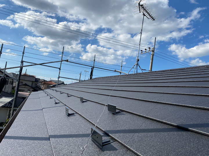 スーパーガルテクトで屋根カバー工法！人気の理由と費用相場を徹底解説