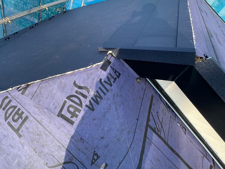 カバー工法の途中