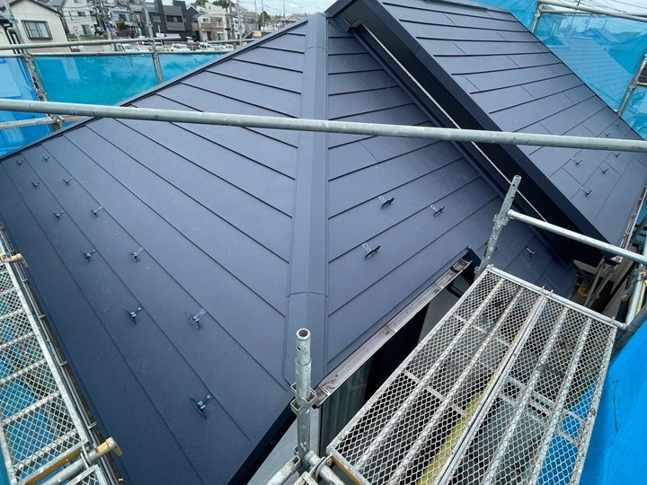 スーパーガルテクトの雨音が静かって本当？理由と知っておきたい注意点