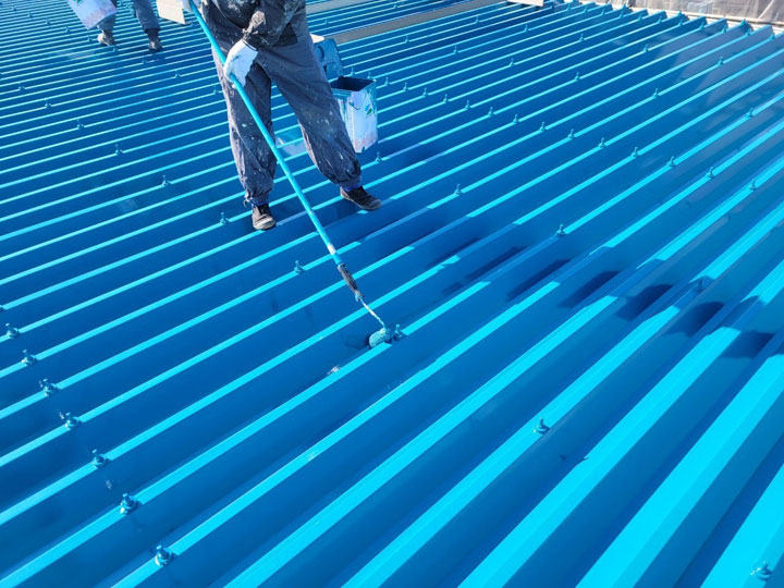 工場や倉庫の屋根の種類とは？波型スレート・折板屋根の特徴とメンテナンス方法