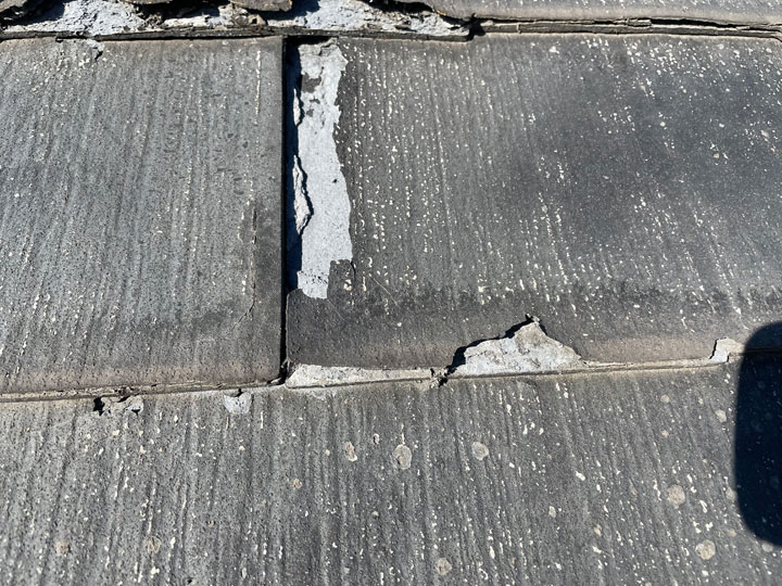 パミール屋根にはカバー工法が必要？正しい対処法とリフォームの判断基準